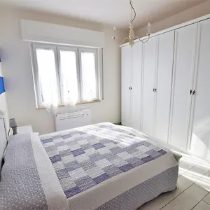 https://colombo-apartment-fronte-spiaggia.it-tuscanyhotel.com